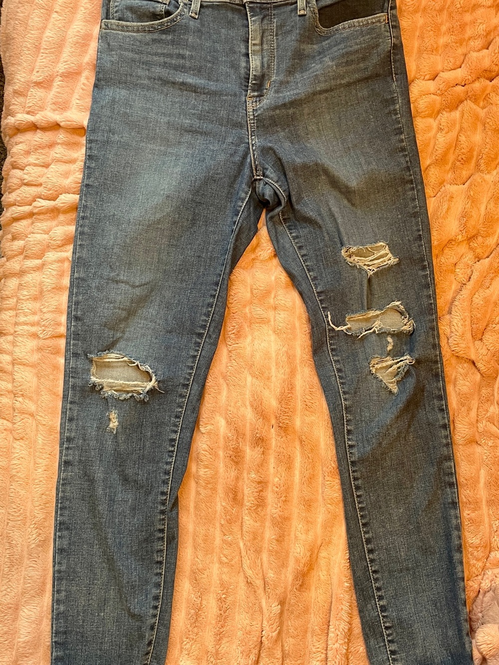 Levi’s distressed 720 High rise super skinny Jeans